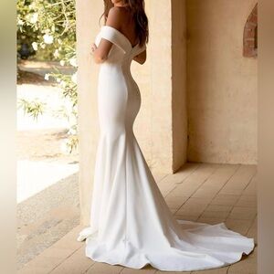 Gorgeous wedding gown!